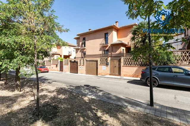 Espectacular vivienda pareada a la entrada a de Jun - foto 3