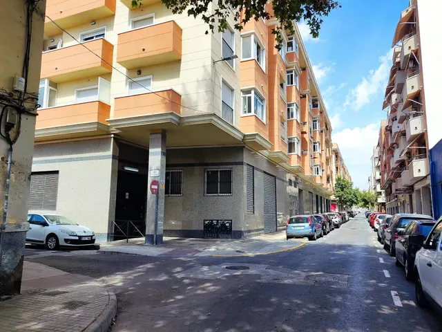 LOCAL para poner tu NEGOCIO o con posibilidad de CAMBIO DE USO. — 19