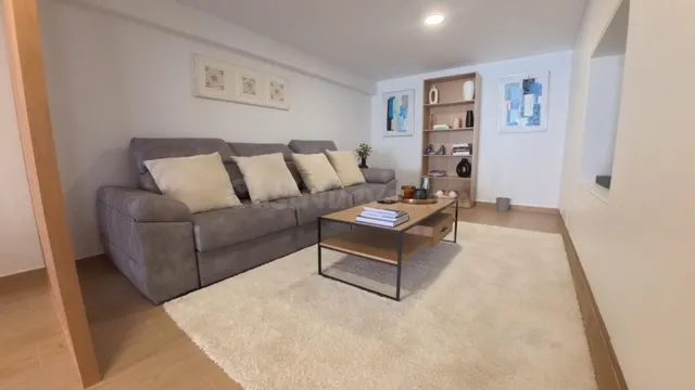 Adosado reformado de tres habitaciónes más apartamento con parking y piscina comunitaria. — 4