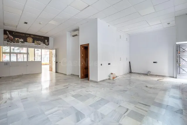 LOCAL COMERCIAL EN ARABIAL JUNTO HIPERCOR — 5