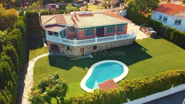 Exclusiva villa con piscina privada en una ubicación privile