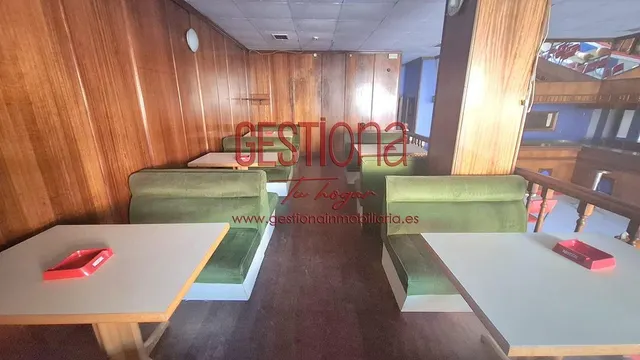 LOCAL COMERCIAL EN LA PENILLA. — 24