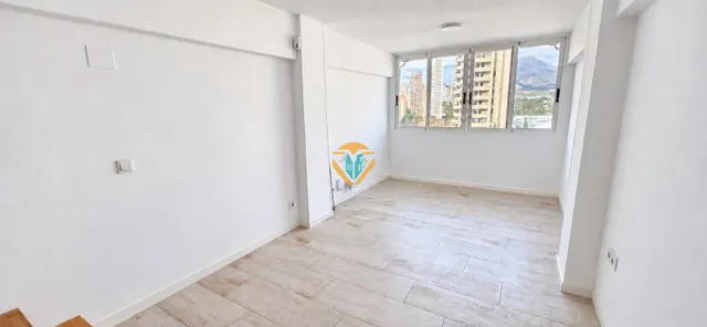 Moderno Piso Reformado en el Corazón del Rincon de Loix, Benidorm — 8