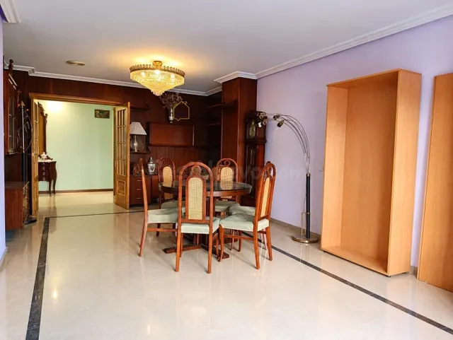 Piso exterior, de tres dormitorios y garaje en la Avenida Ju - foto 2