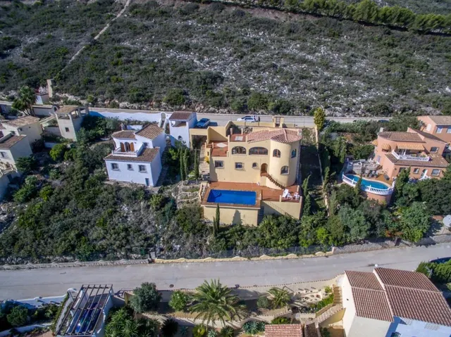 VILLA AUTÉNTICA ESPAÑOLA CON IMPRESIONANTE VISTA PANORÁMICA AL MAR — 33