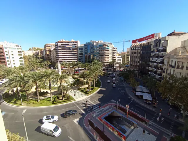 Amplio y Luminoso Piso en el Corazón de Alicante — 8