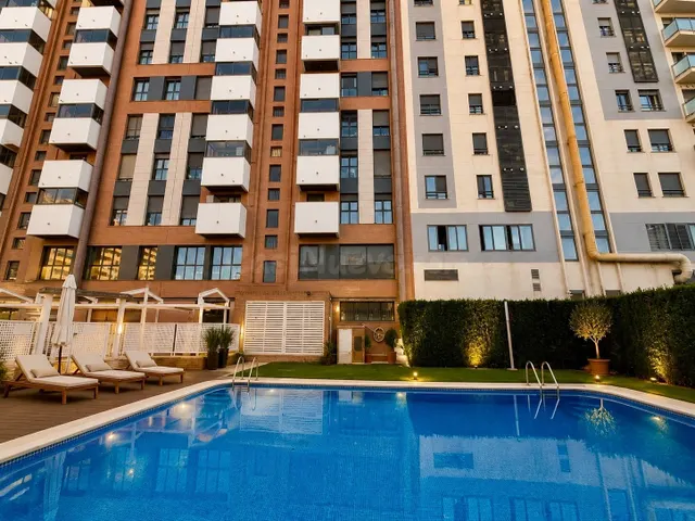 Piso con terraza, piscina y garaje doble en Avenida de Franc