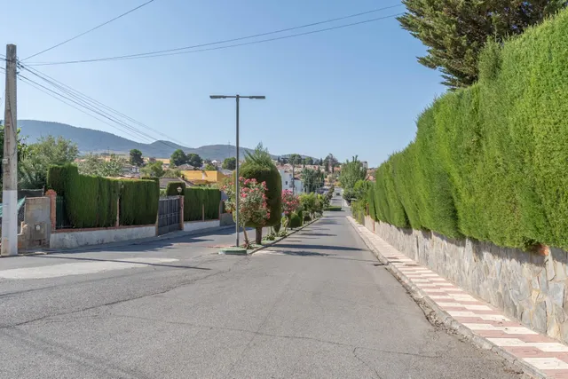 Magnífico solar de 1.002 m2 destinado a chalets individuales en la Urbanización Molino Ato de Otura — 47
