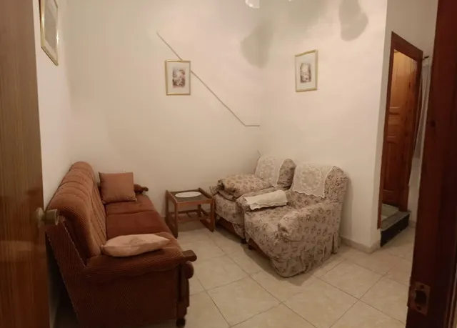 CASA FAMILIAR EN FINES ( ALMERÍA) DE 7 habitaciones. — 10