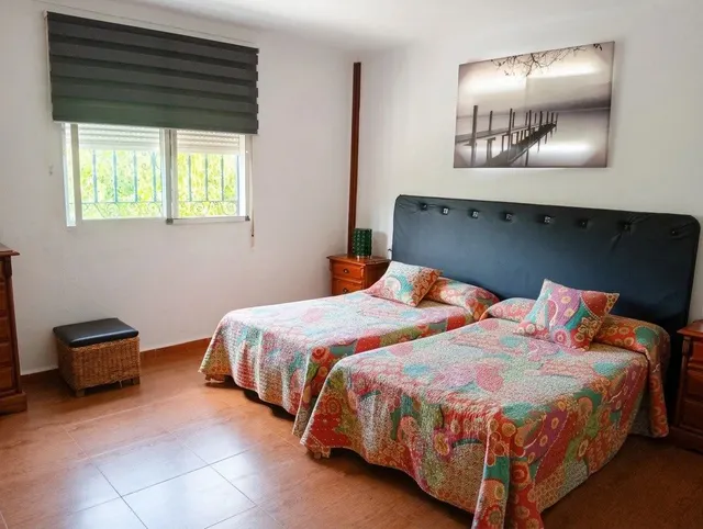 Chalet con piscina, bungalow y 2.500 m2 de parcela en Urbanización La Rocilla — 31