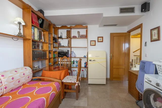ADOSADA CON 4 DORMITORIOS, AMPLIAS TERRAZAS Y VISTAS A GRANADA Y SIERRA NEVADA — 33