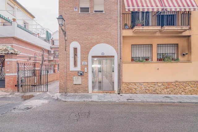PISO, COCHERA Y TRASTERO EN LA ZUBIA — 31