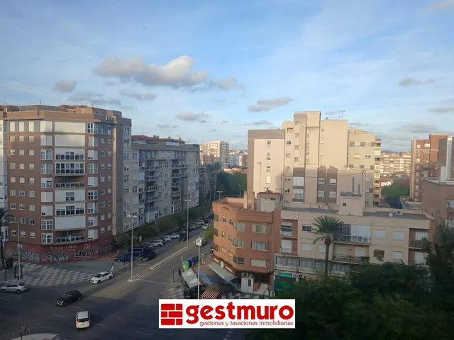 Piso alquiler alameda de san antón sin muebles con plaza de garaje y agua incluida!! — 18