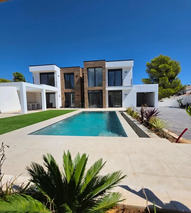 Exclusiva vivienda unifamiliar de obra nueva con piscina pri