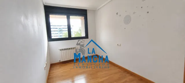 *950€ al mes* inmobiliaria la mancha alquila piso facultad de medicina de Albacete — 18
