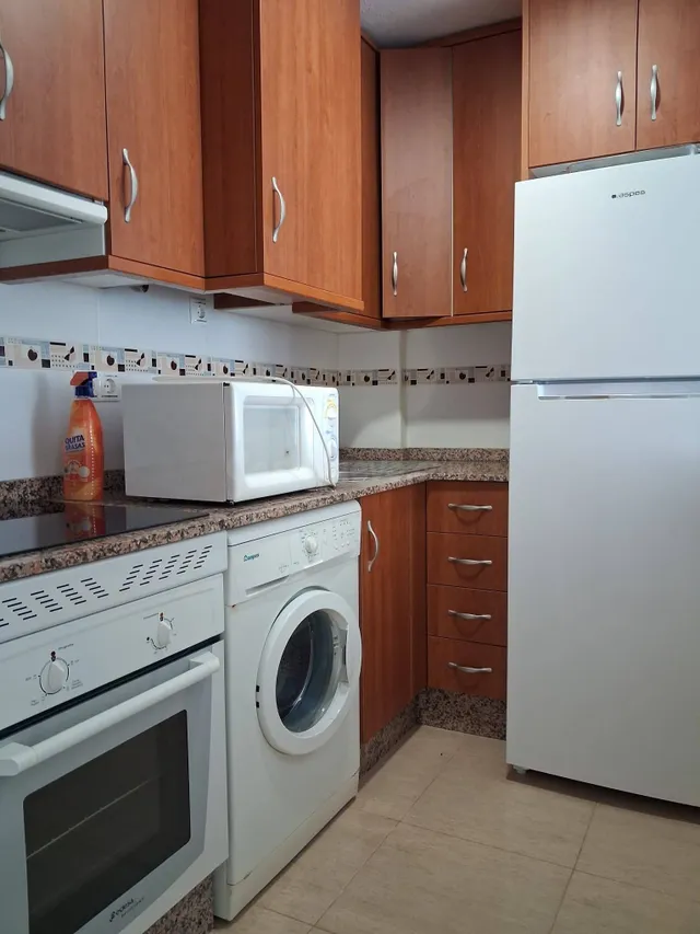 Piso de 1 dormitorio con terraza, garaje y trastero en Los Alcázares — 2