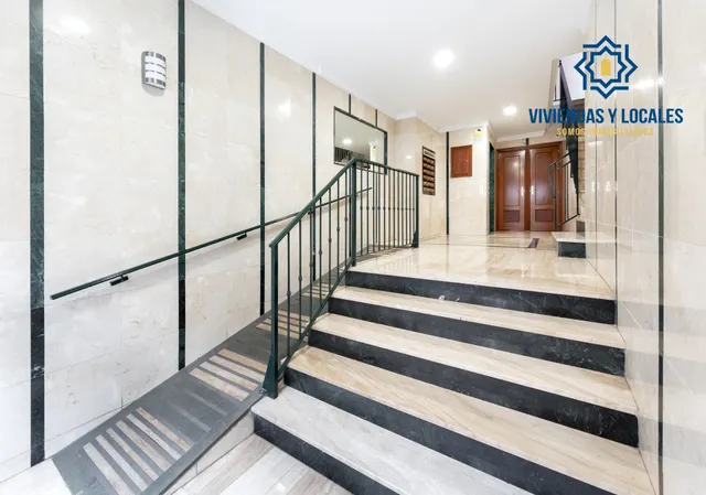 ¡Oportunidad única! Ático de 4 dormitorios y 2 baños con gran terraza frente al Colegio Agustinos (Arabial) — 6