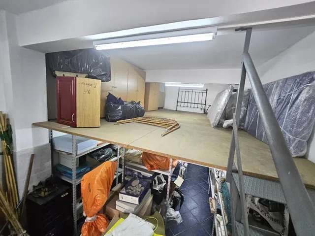 Se vende local en calle tranquila, zona noroeste de Castellón. Local en perfecto estado — 12