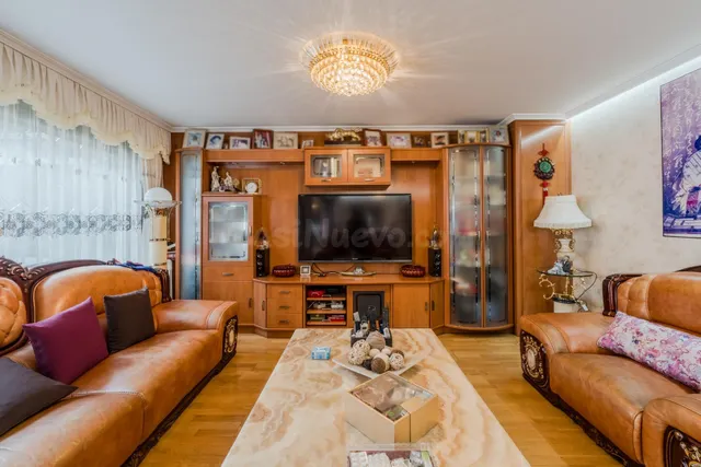 Precioso chalet adosado de cinco dormitorios y tres baños en - foto 3