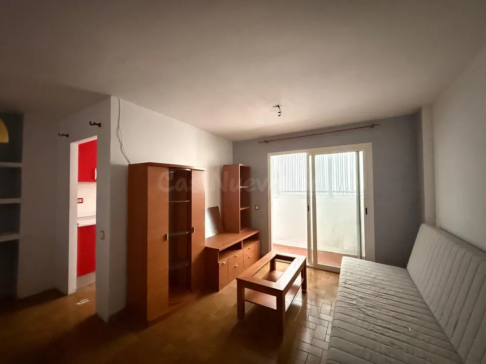 Piso con piscina a 700 m de la playa y a un paso del centro de Roda de Berà