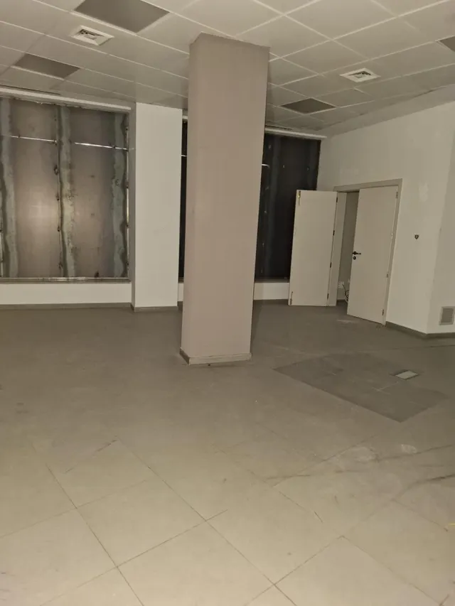 SE VENDE LOCAL EN RENTABILIDAD EN CALLE MAURICIO LEGENDRE 4. — 8