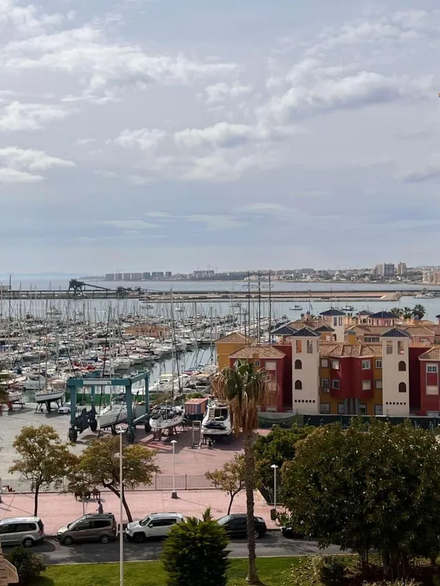 Fantastico apartamento totalmente reformado frente al puerto — 33