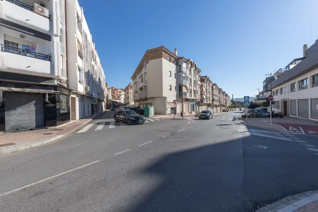 Local comercial 300m² en venta - Correos — 31