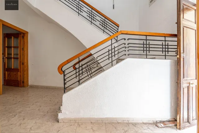 Amplia Casa en Venta en Guadix - Oportunidad de Inversión — 40