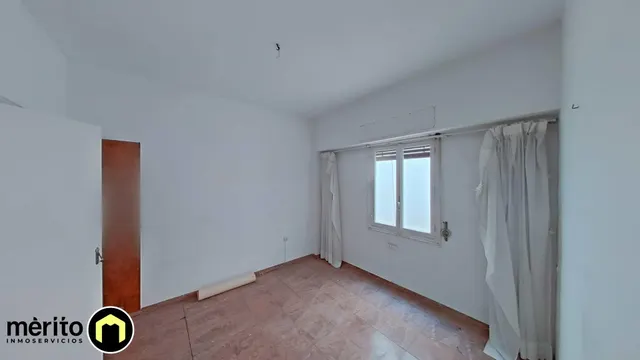 Piso para reformar en el centro de Alicante. — 28