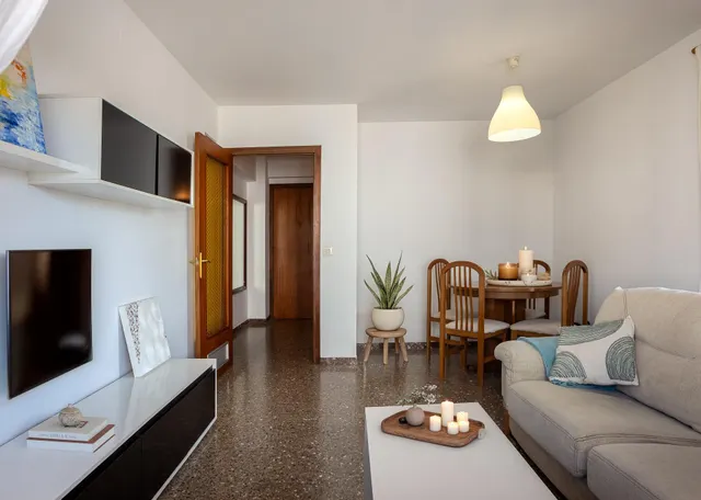 Piso de 3 dormitorios con terraza en el centro de Torredembarra — 3