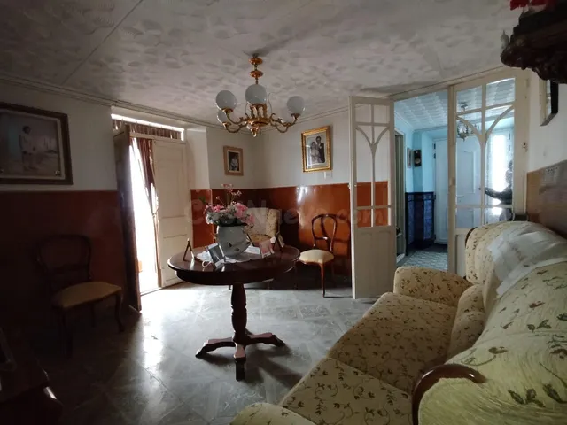 CASA CON SALIDA A DOS CALLES Y 326 m2 DE PARCELA - foto 4