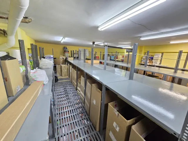 IDEAL INVERSORES. LOCAL COMERCIAL ALQUILADO EN BUENA ZONA COMERCIAL — 22