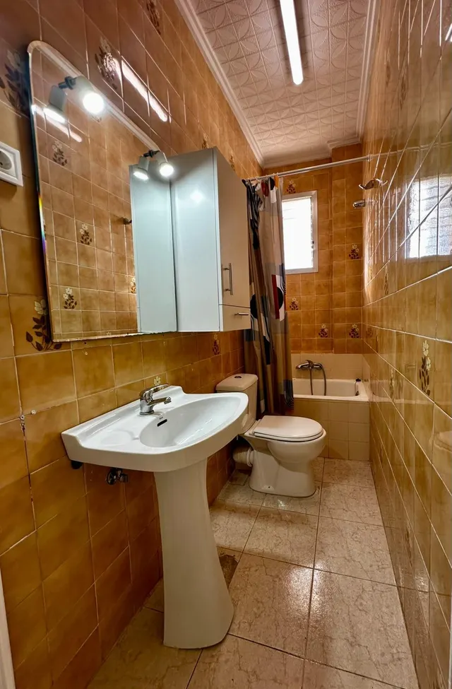Oportunidad Única en València: Acogedor Piso de 3 habitaciones — 15
