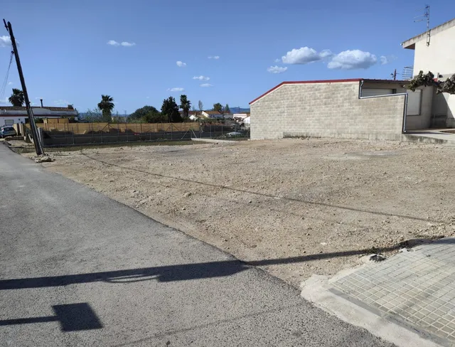 Terreno urbano cerca del mar | Ideal para vivienda o promoci - foto 3