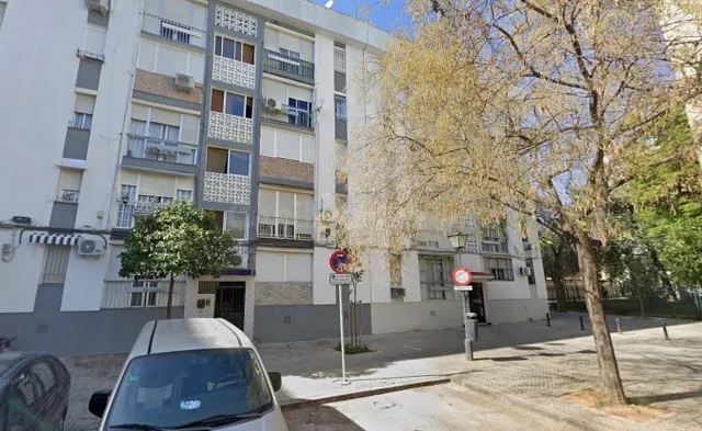 SE VENDE PISO OKUPADO en barrio ANTONIO MOMPLET Nº 4 Sevilla - foto 2