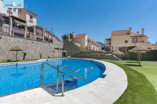 ADOSADA EN URBANIZACIÓN EN HUETOR VEGA — 43