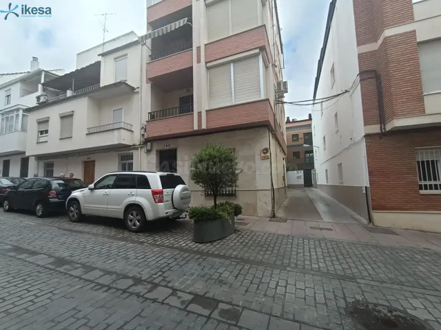 Plaza de garaje en el centro de Lucena (Córdoba) - foto 5