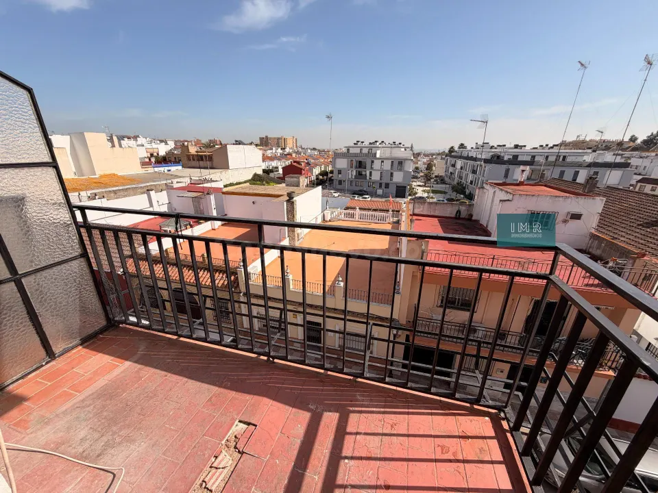 Piso luminoso en venta en Tomares, junto a Navarro Caro