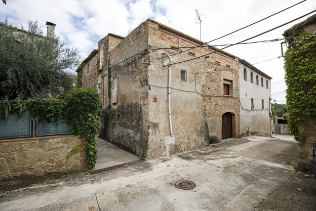 Casa del siglo XIX con amplio terreno en Palau de Santa Eula - foto 2