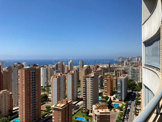 Se alquila amplia vivienda de 1 dormitorio con terraza y vis