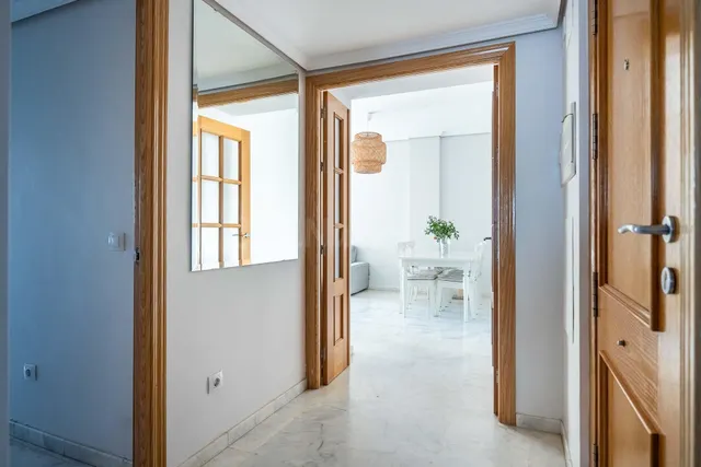 MAGNÍFICO PISO DE 4 DORMITORIOS CON GARAJE, PISCINA Y PÁDEL  - foto 2