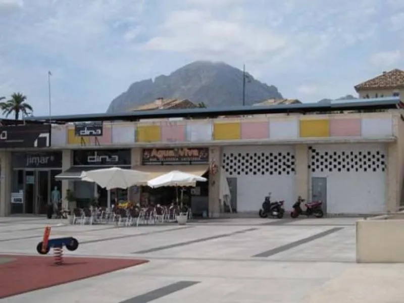 SE VENDE Y ALQUILA  LOCAL COMERCIAL AREA COMERCIAL PLAZA SOL LA NUCÍA