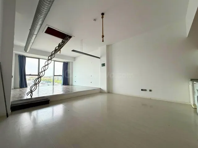 LOFT CON TERRAZA, DOS PLAZAS DE GARAJE Y TRASTERO EN RIVAS V - foto 4