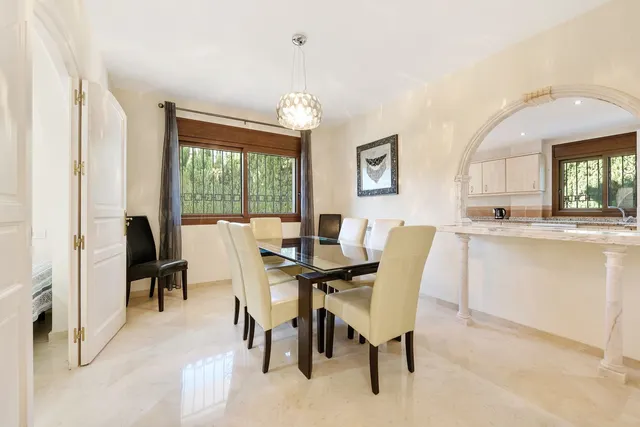 Chalet 5 habitaciones 337m² en venta - Costa Del Sol - foto 4