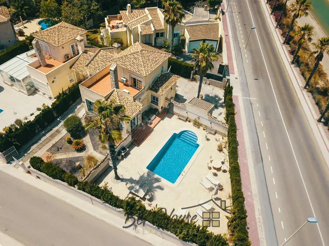 Espléndido Chalet en Las Ramblas, Orihuela Costa por €615,00