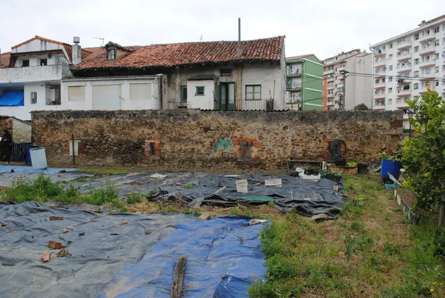 Se vende casa con terreno urbano en Colindres - foto 2