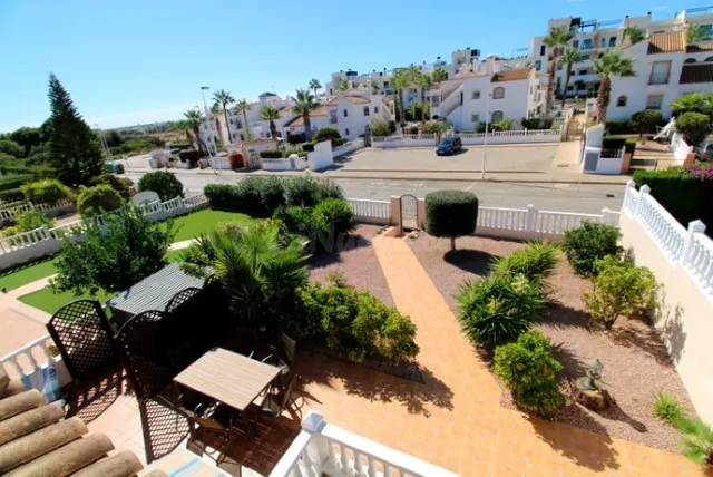 PRECIOSA VILLA EN ZONA VILLAMARTIN , 3 DORMITORIOS Y 2 BAÑOS - foto 5
