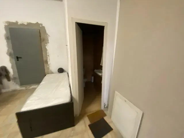 Local en Planta baja adaptado como vivienda con dos locales y superficie total 400m2 — 23
