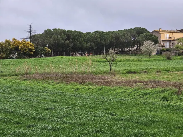 SUELO URBANO EN LLAGOSTERA (GIRONA) - foto 4