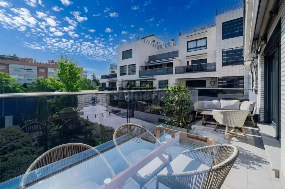 Vivienda en venta, situada en una de las zonas más exclusivas de Pozuelo de Alarcón, concretamente en Prado de Somosaguas.